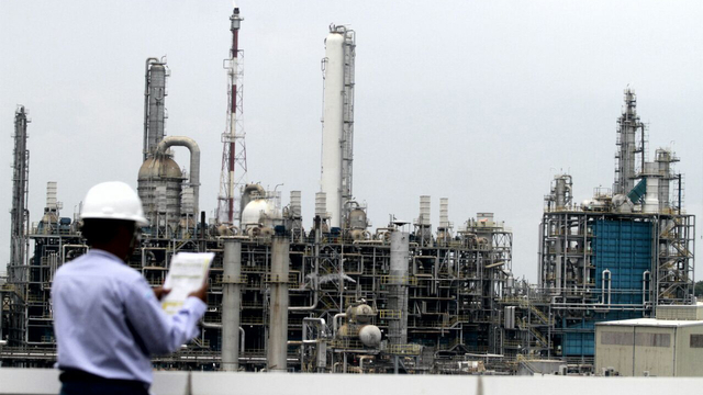 Suasana Pabrik PT Chandra Asri Petrochemical Tbk Foto: Aditia Noviansyah/kumparan