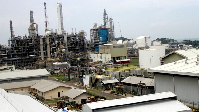 Suasana Pabrik PT Chandra Asri Petrochemical Tbk Foto: Aditia Noviansyah/kumparan