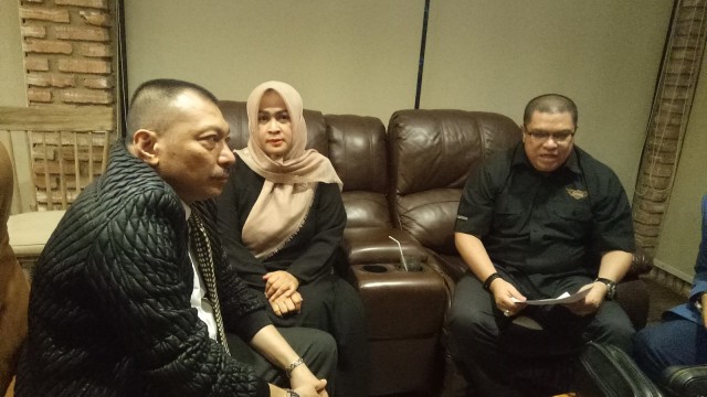 Razman Arief Nasution dan Evy Susanti Berdamai  (Foto:  Ainul Qalbi/kumparan)