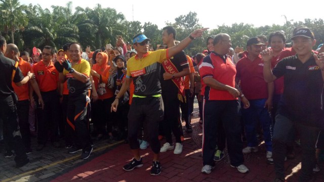 Sandiaga Uno senam di Kantor Wali Kota Jaktim (Foto: Nadia Riso/kumparan)