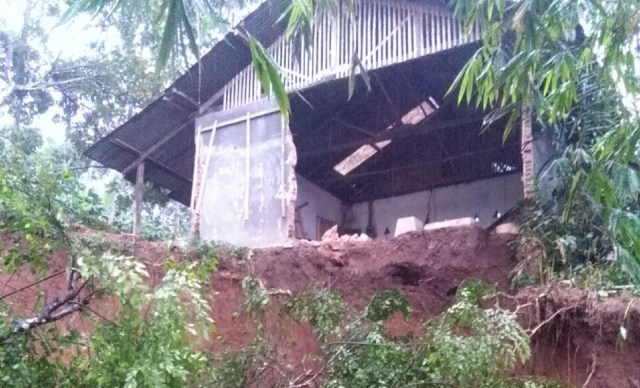 Puluhan Rumah di Tonjong Brebes Rusak Akibat Tanah Bergerak (2)