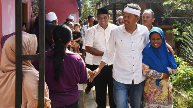 Dedi Mulyadi sambangi buruh tani di Sukabumi. (Foto: Dok. Humas Dedi Mulyadi)