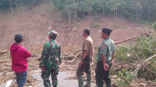 Jalan Provinsi di Brebes Hilang Terseret Longsor