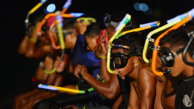 Lomba renang dan dayung Marinir di Selat Sunda. (Foto: ANTARA/Wahyu Putro A)