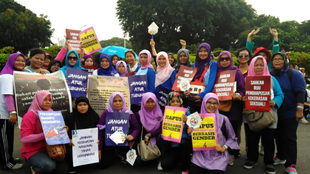Aksi Women's March di Taman Aspirasi Monas (Foto: Yuana Fatwalloh/kumparan)