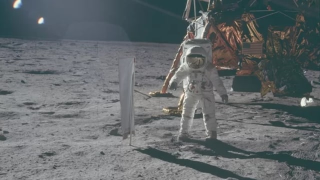 Sampah di bulan (Foto: NASA)