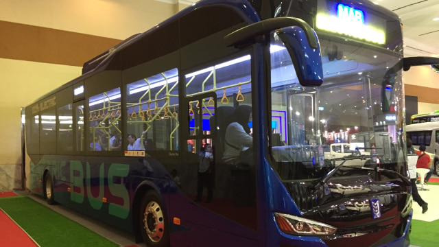 Bus Listrik Bandara Produksi PT Mobil Anak Bangsa (Foto: Abdul Latif/kumparan)