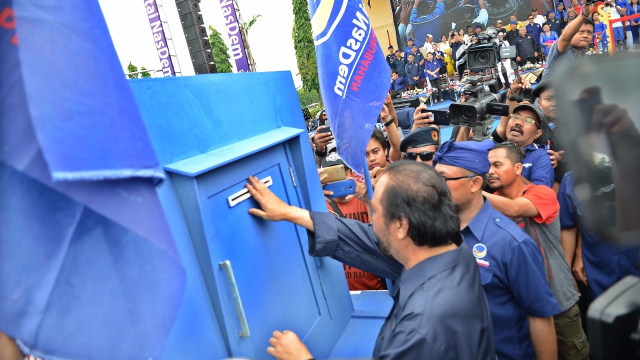 Surya Paloh memasukkan Surat Aspirasi NasDem (Foto: Dok. NasDem)