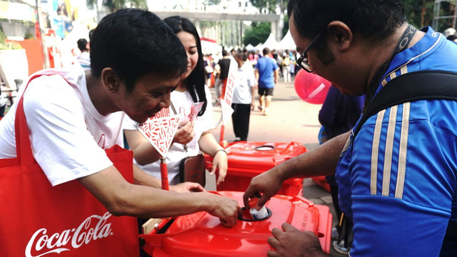 Coca-Cola Investasi Rp 556 Miliar Bangun Fasilitas Daur Ulang Botol Plastik (147110)