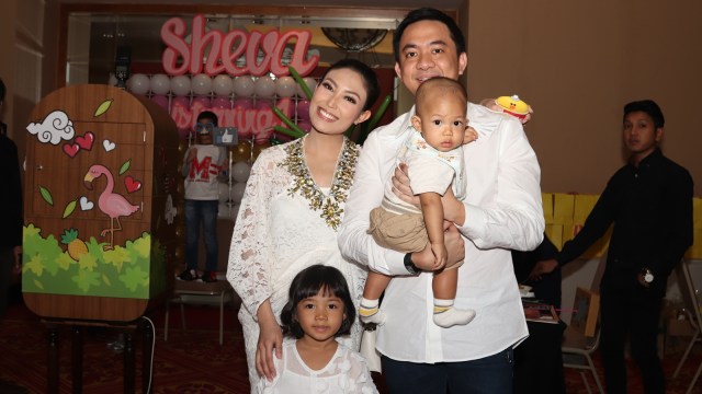 Ayu Dewi dan Suami Foto: Munady