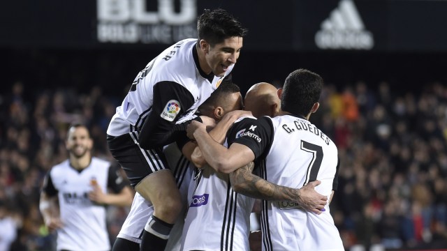 Para pemain Valencia merayakan gol Zaza. (Foto: AFP/ Jose Jordan)