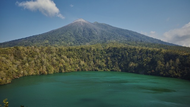  Danau  Tolire di  Maluku Si Cantik yang Jadi Bukti Cinta 