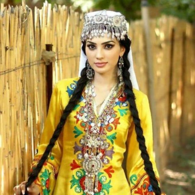 Suku Tajik di China Yang Banyak Melahirkan Wanita Cantik