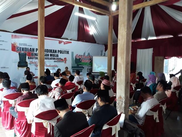 Hadapi Pemilu 2019, Calon Legislatif Alumni  Pesantren Se-Indonesia, Ikuti Sekolah Politik (1)