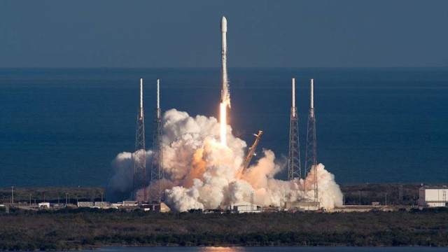 Peluncuran roket Falcon 9 (Foto: SpaceX)