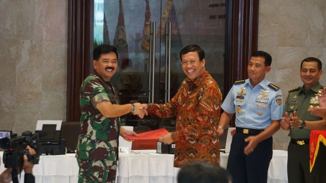 Penyerahan SPT Panglima TNI kepada Dirjen Pajak (Foto: Nugroho Sejati/kumparan)