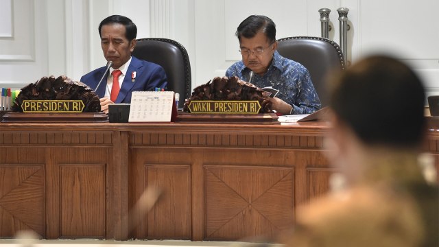 Joko Widodo dan JK Pimpin Rapat Terbatas (Foto: ANTARA FOTO/Puspa Perwitasari)
