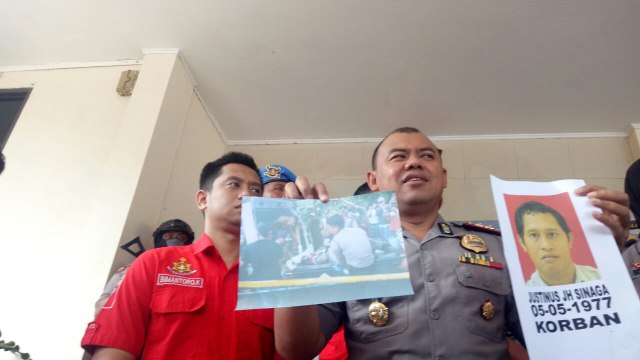 Rilis pembunuhan Justinus Sinaga di Polres Bogor. (Foto: Ainul Qalbi/kumparan)