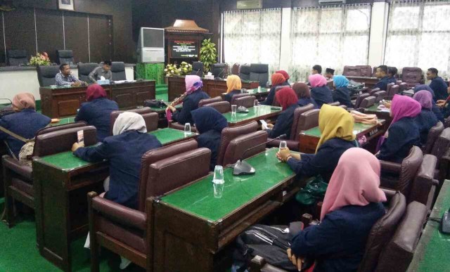 Mahasiswa STAIN Pamekasan Kuliah Politik di Kantor DPRD