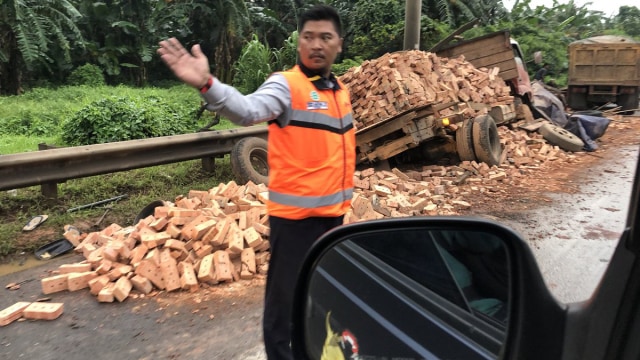 Kecelakan di Tol Veteran Bintaro (Foto: TMC Polda Metro Jaya)