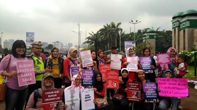 Parade juang perempuan Indonesia. (Foto: Yuana Fatwalloh/kumparan)