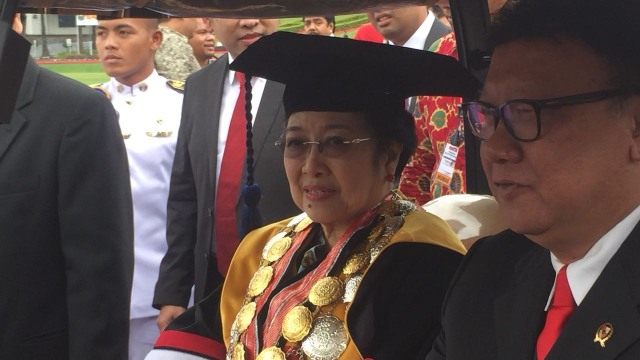 Megawati dan Tjahjo Kumolo di kampus IPDN. Foto: Mirsan Simamora/kumparan