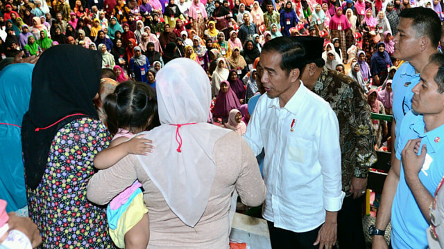 Jokowi: Jangan Telan Mentah-mentah Fitnah yang Bertebaran (48372)