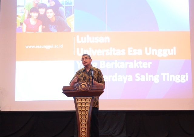  Sambut mahasiswa baru, Rektor Universitas Esa Unggul Ingatkan agar Mampu Membagi Waktu