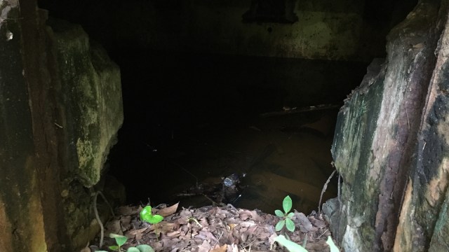 Benteng tua di antara rumah mewah Ancol. (Foto: Fachrul Irwinsyah/kumparan)