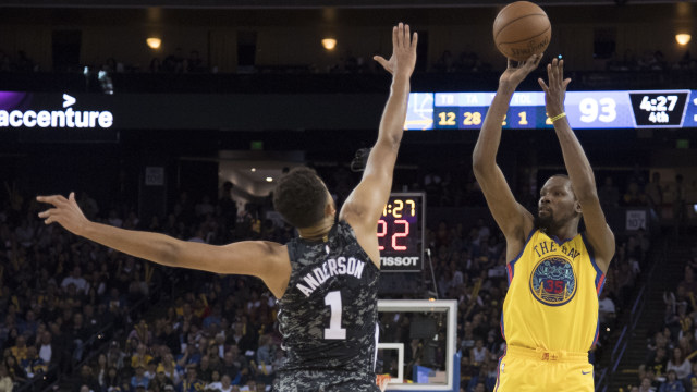 NBA: Aksi Gemilang Kevin Durant Bawa Warriors Tundukkan Spurs ...