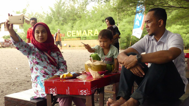 Pesona Pantai Cemara Di Banyuwangi Kumparancom