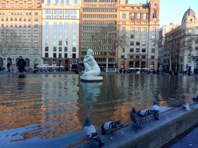 Objek patung di Plaza Catalunya (Foto: Rachmadin Ismail)