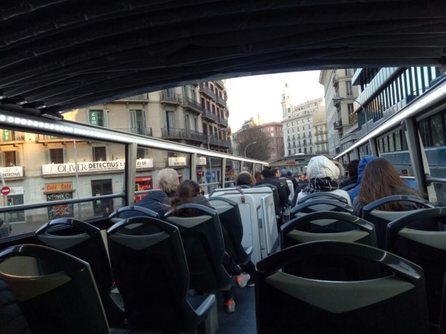 Suasana di bus tingkat dua Barcelona (Foto: Rachmadin Ismail)
