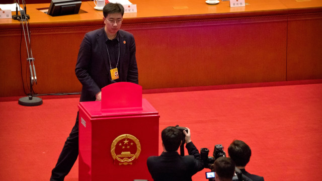 Voting batasan masa jabatan Presiden di China. (Foto: AP Photo/Mark Schiefelbein)