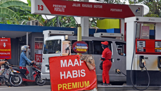 Premium Habis. (Foto: ANTARA FOTO/Indrianto Eko Suwarso)