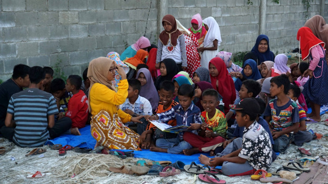 Anak-anak belajar di  TPA Lorong Ujong. (Foto: Zuhri Noviandi/kumparan)