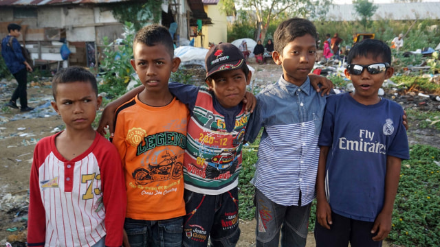 Anak-anak belajar di  TPA Lorong Ujong. (Foto: Zuhri Noviandi/kumparan)