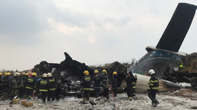 Pesawat jatuh di Nepal (Foto: REUTERS/ Navesh Chitrakar)