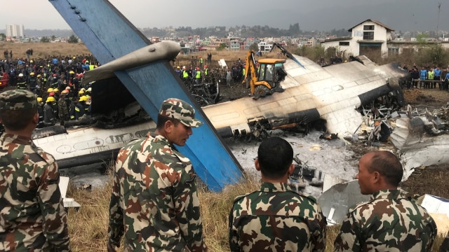 Pesawat jatuh di Nepal (Foto: REUTERS/ Navesh Chitrakar)