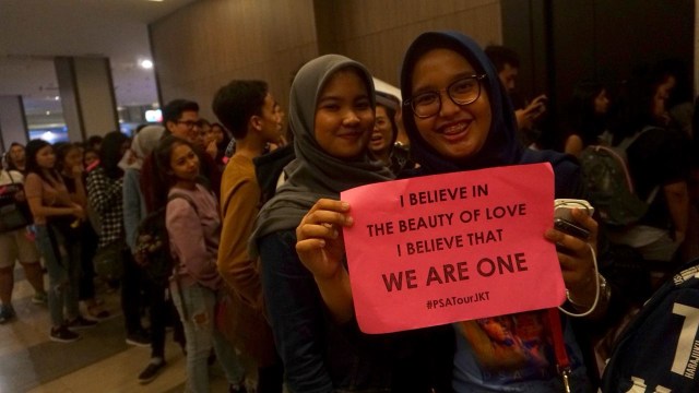 Antrian Fifth Harmony live in Jakarta (Foto: Fanny Kusumawardhani/kumparan)