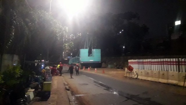 Jalan MT Haryono ditutup. (Foto: Fadjar Hadi/kumparan)