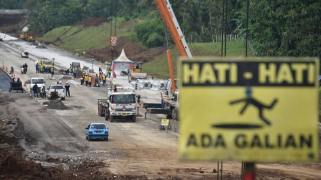 Pembangunan Tol Salatiga-Kartasura. (Foto: ANTARA FOTO/Aditya Pradana Putra)