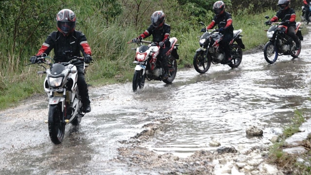 9 Rider Garputala Taklukan Jalur Waingapu-Nggongi  (3)