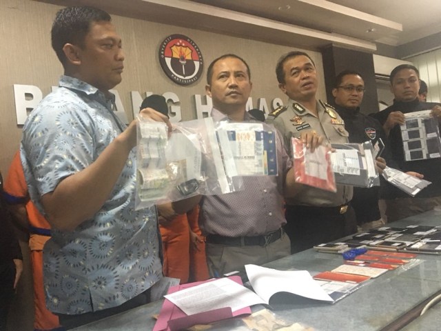 Barang bukti Komplotan Tuyul Taksi Online (Foto: Phaksy Sukowati/kumparan)