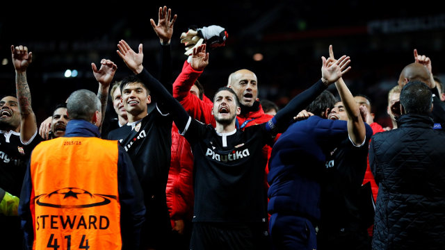 Para pemain Sevilla bergembira. (Foto: Reuters / Jason Cairnduff)