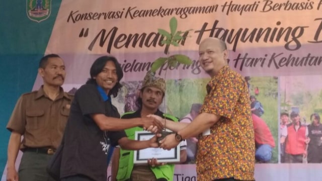 Komitmen PT Tirta Investama Pandaan Dorong Penyelamatan Lingkungan bersama Warga