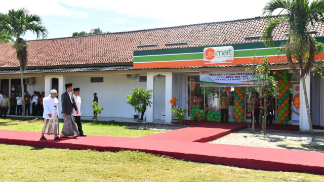 Jokowi meresmikan Bank Wakaf Mikro (Foto: Dok. BPMI)