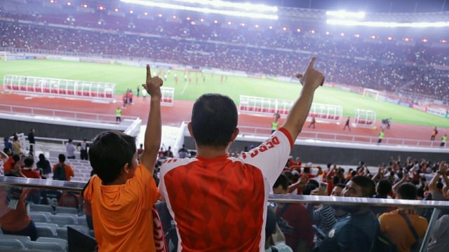 Anies Baswedan Nonton Persija Jakarta (Foto: Nabilla Fatiara/kumparan)
