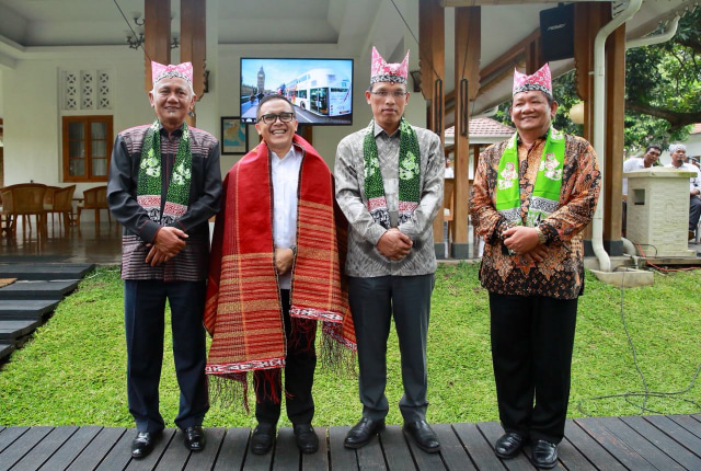 com-Bupati Anas dan 3 Bupati Toba (Foto: Pemkab Banyuwangi)