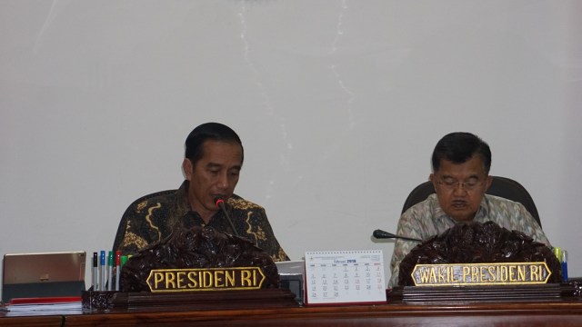 Joko Widodo dan Jusuf Kalla rapat SDM. (Foto: Yudhistira Amran Saleh/kumparan)